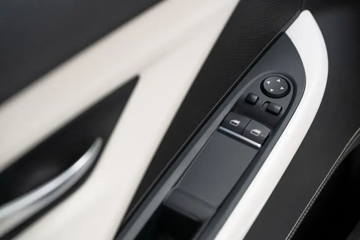 BMW 6 SERIES