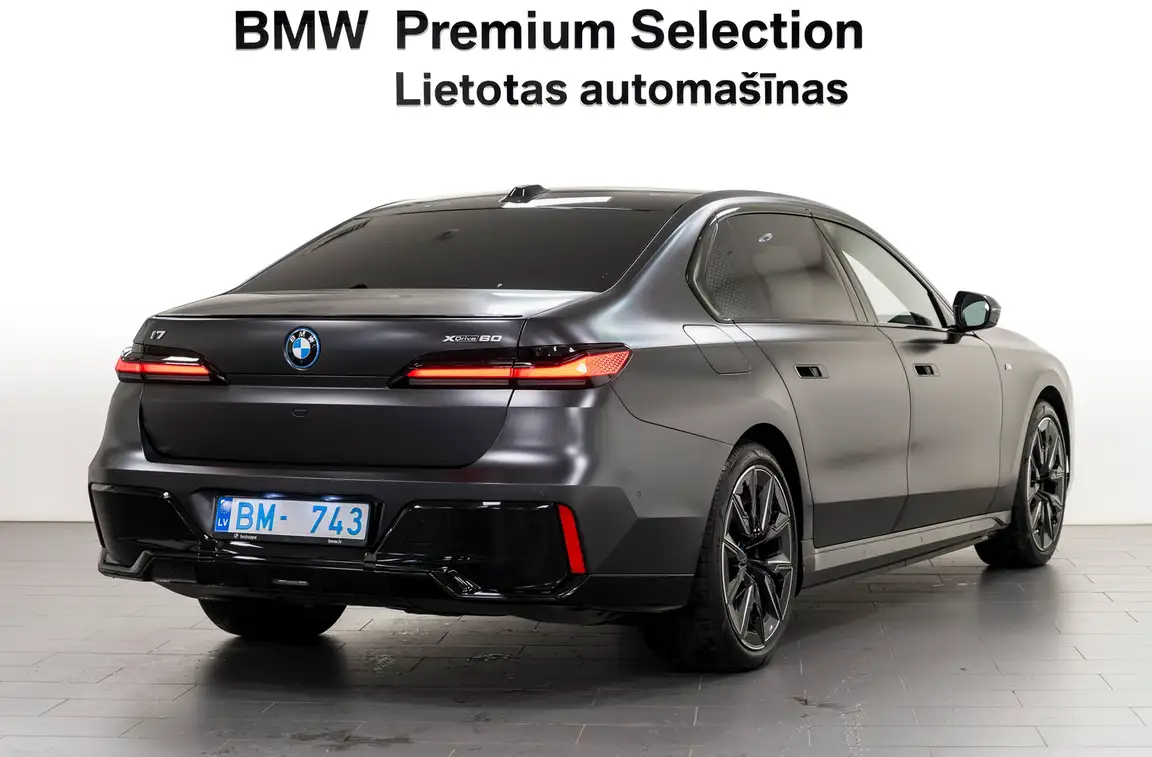 BMW I7