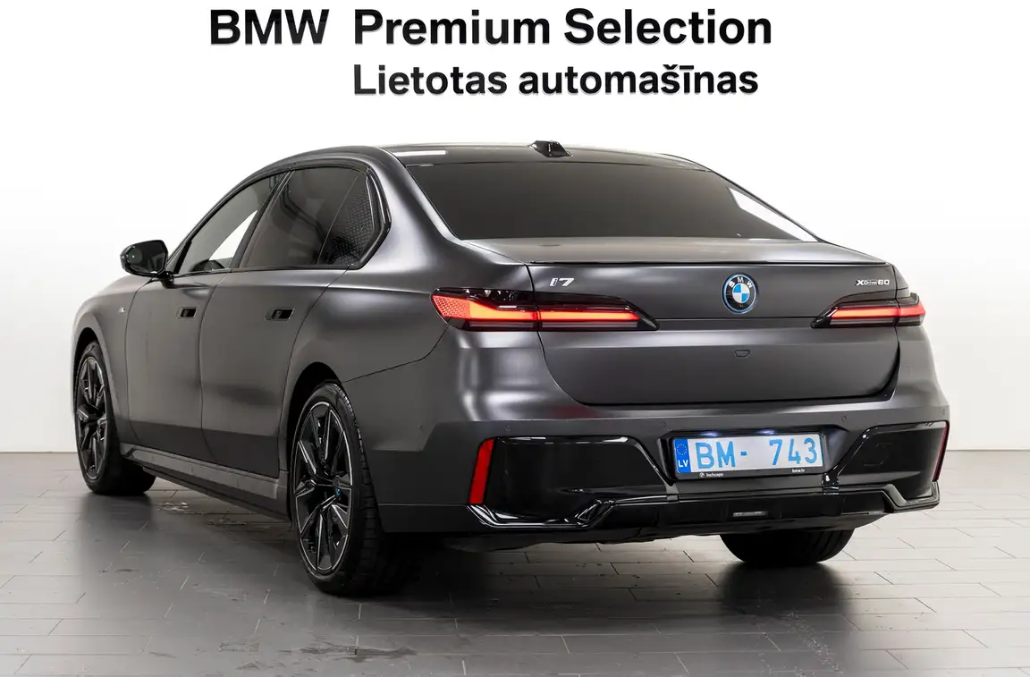 BMW I7