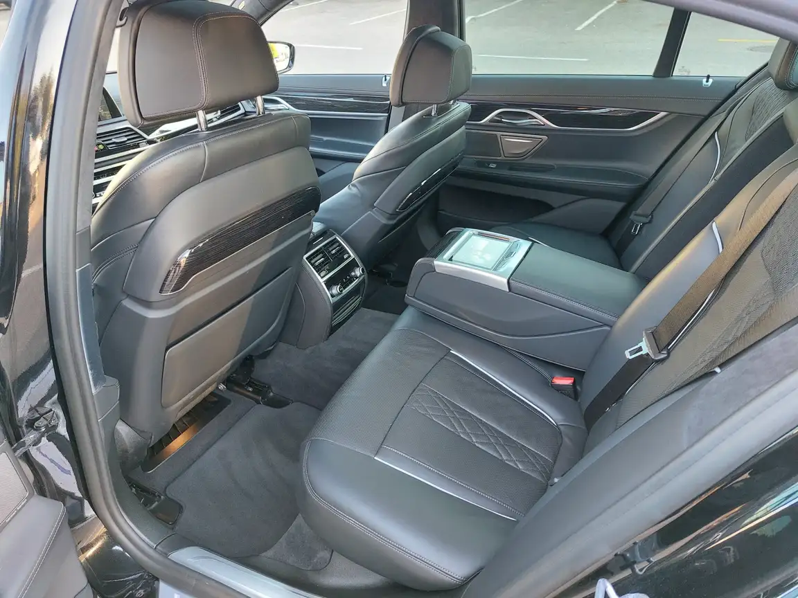 BMW 7 SERIES