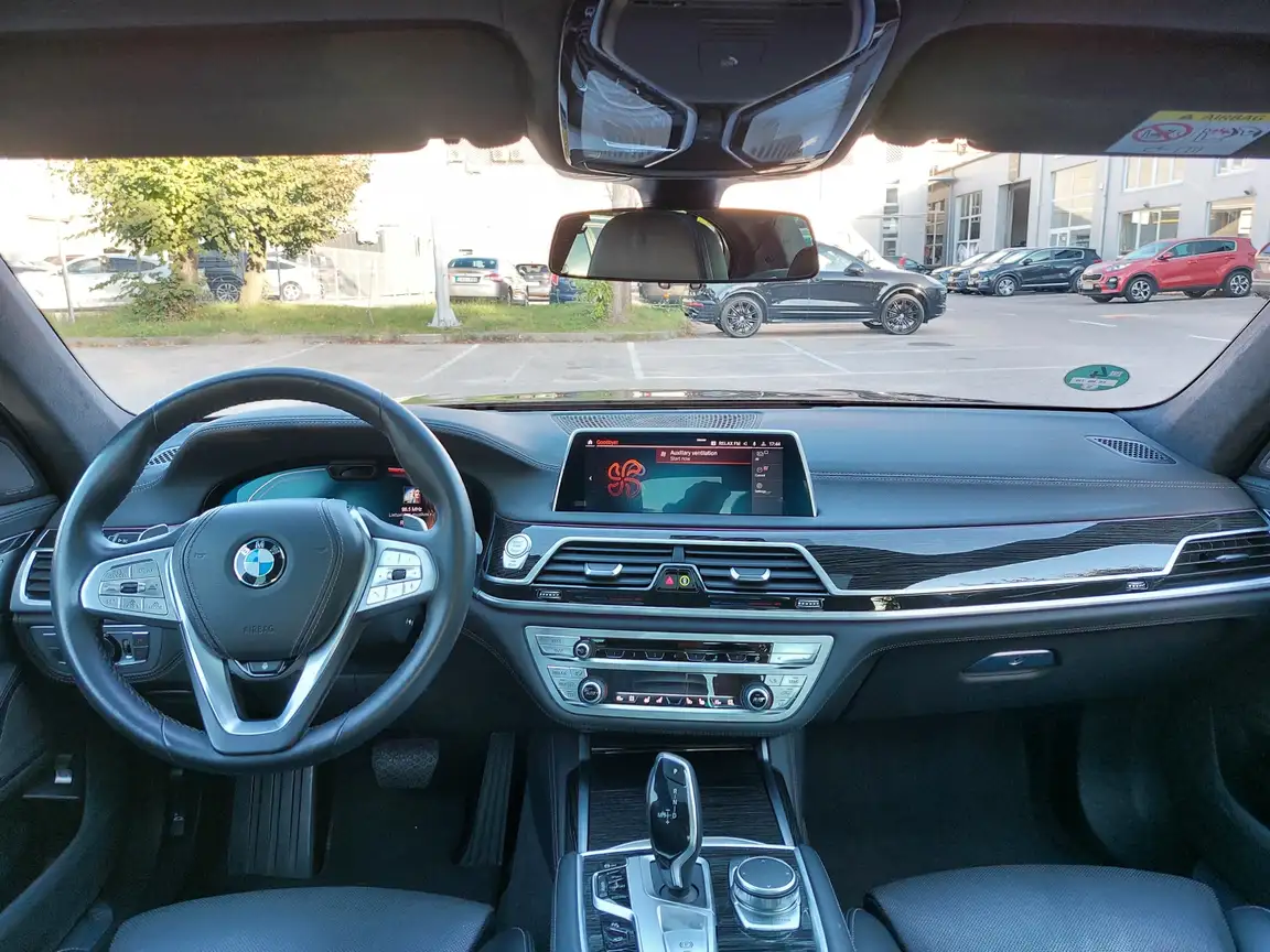 BMW 7 SERIES