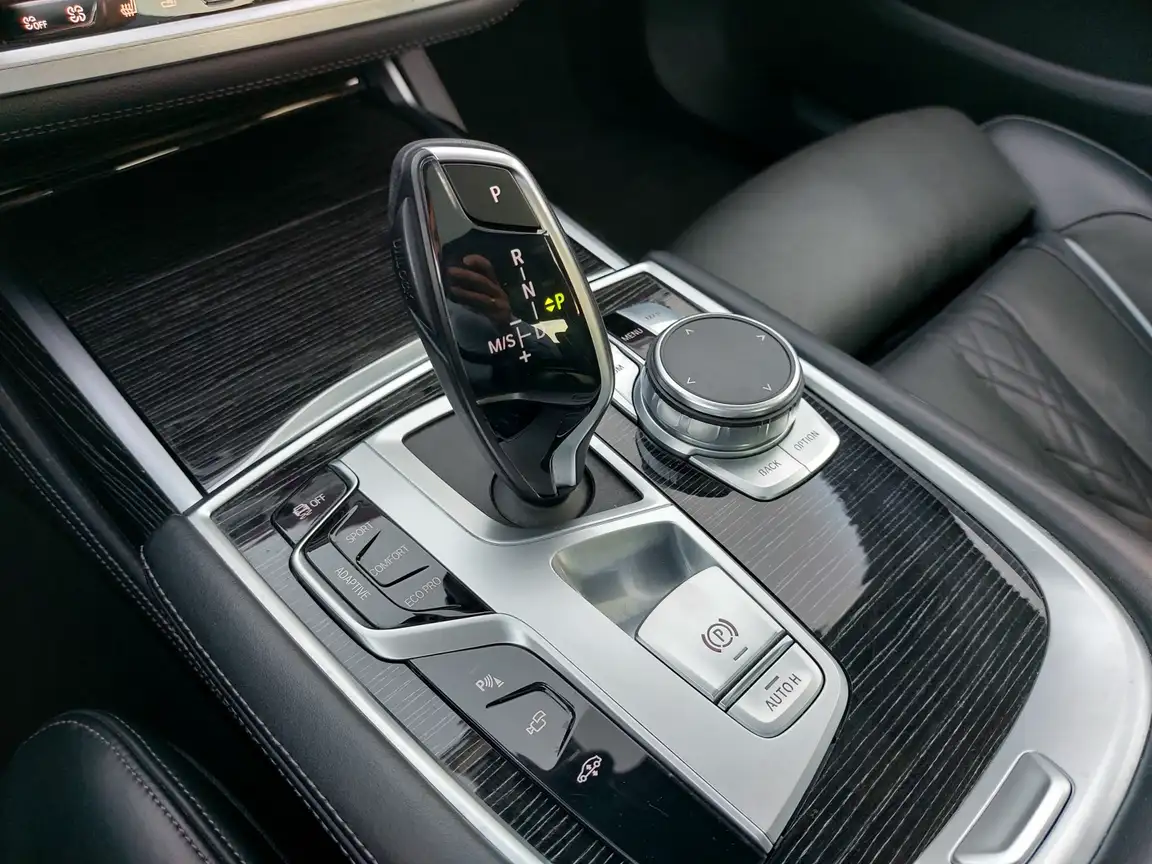 BMW 7 SERIES