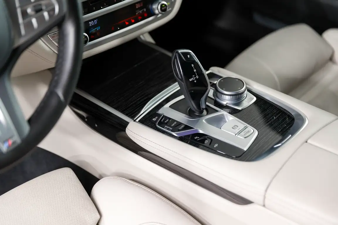 BMW 7 SERIES