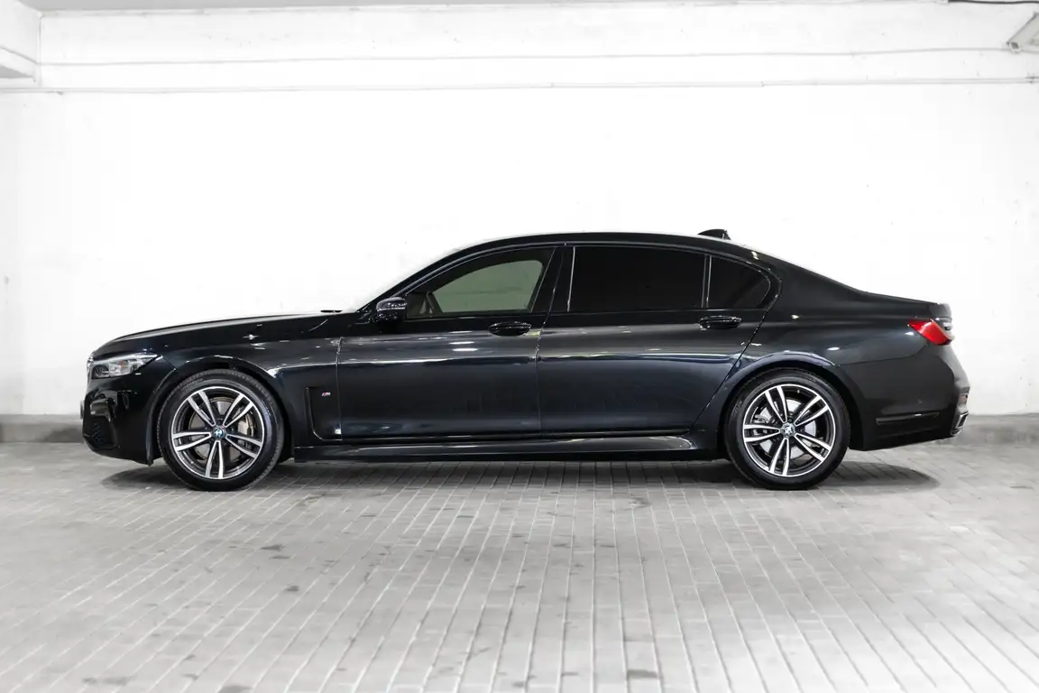 BMW 7 SERIES