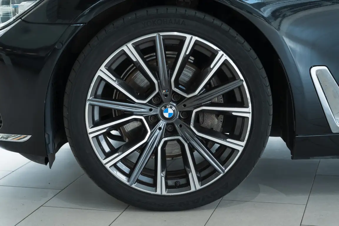 BMW 7 SERIES