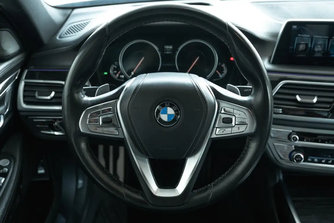 BMW 7 SERIES
