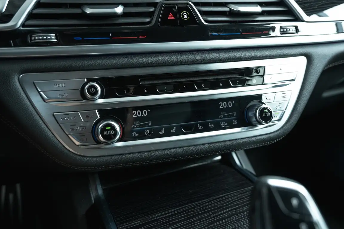 BMW 7 SERIES
