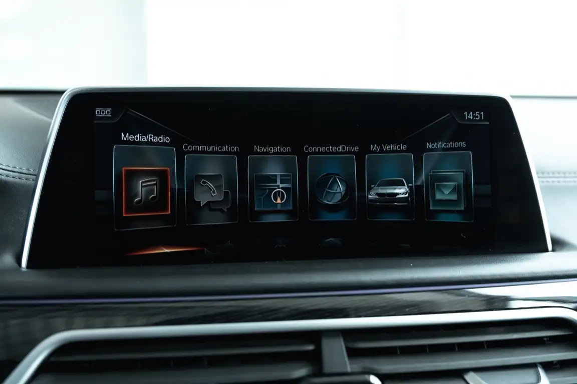BMW 7 SERIES