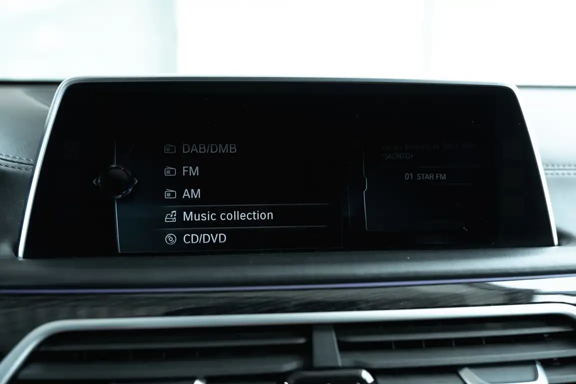 BMW 7 SERIES