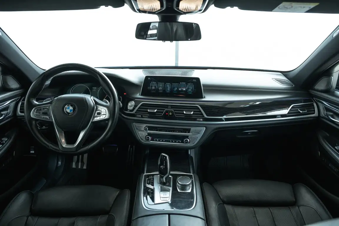 BMW 7 SERIES