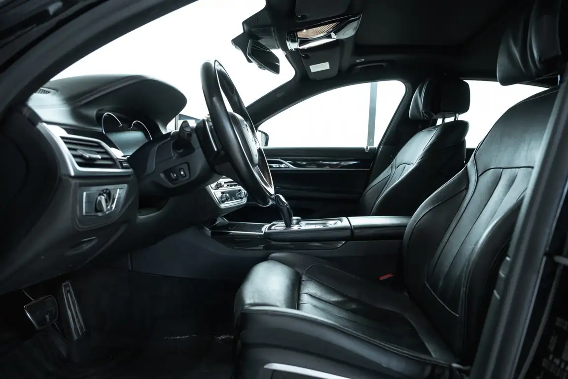 BMW 7 SERIES