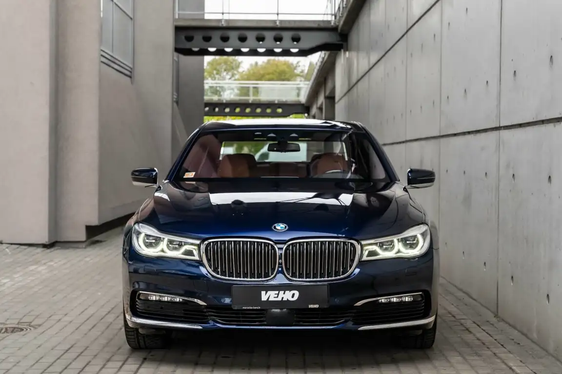 BMW 7 SERIES