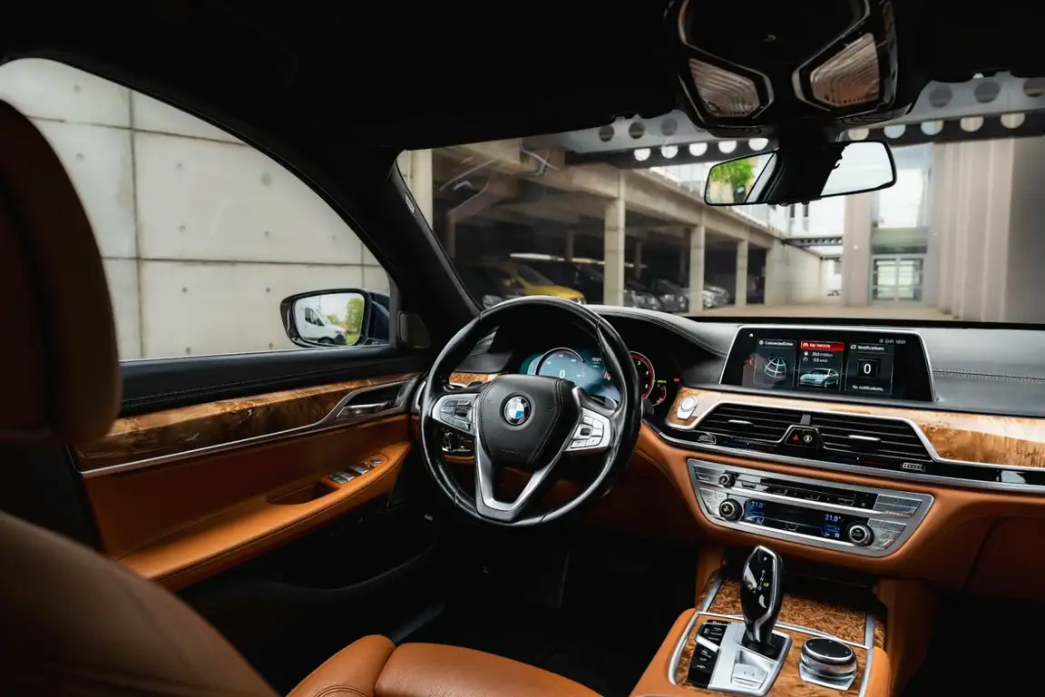 BMW 7 SERIES