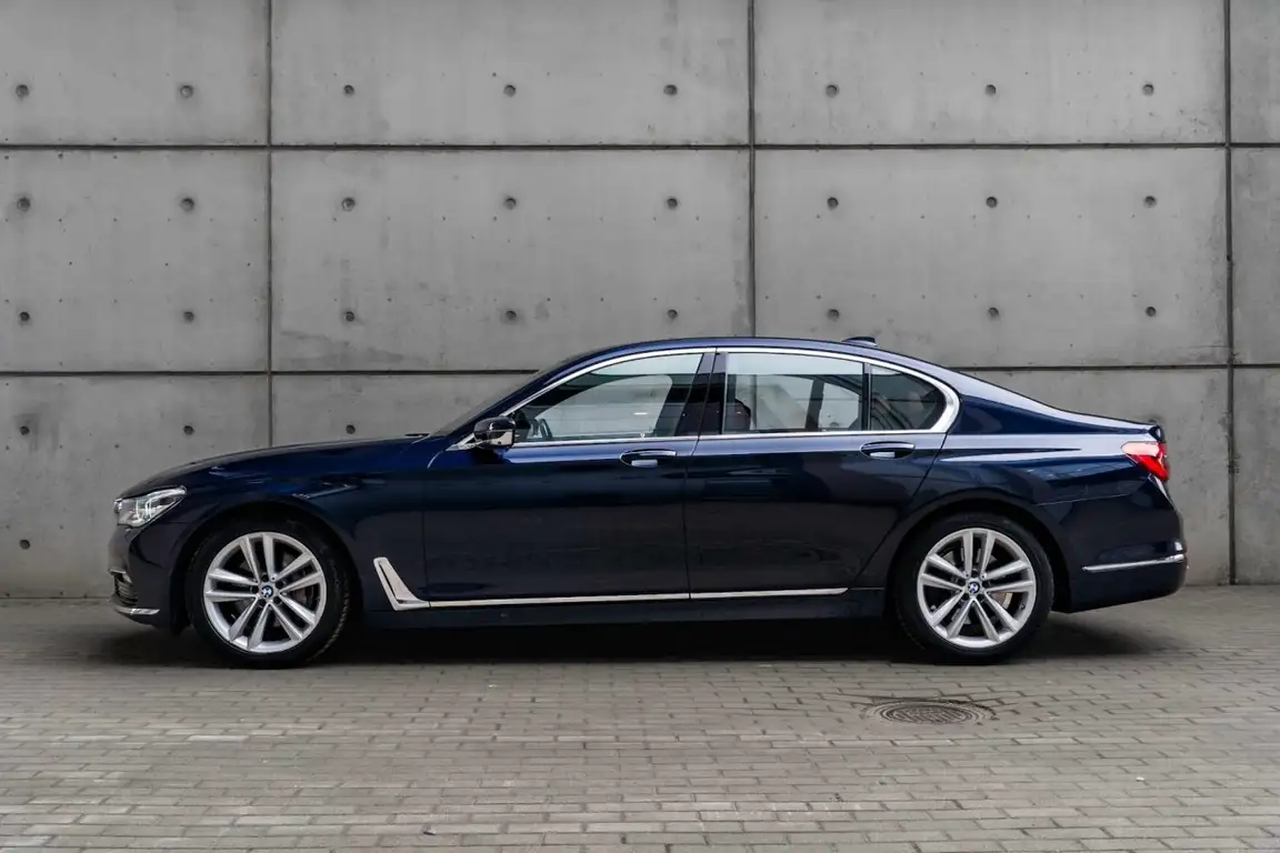 BMW 7 SERIES