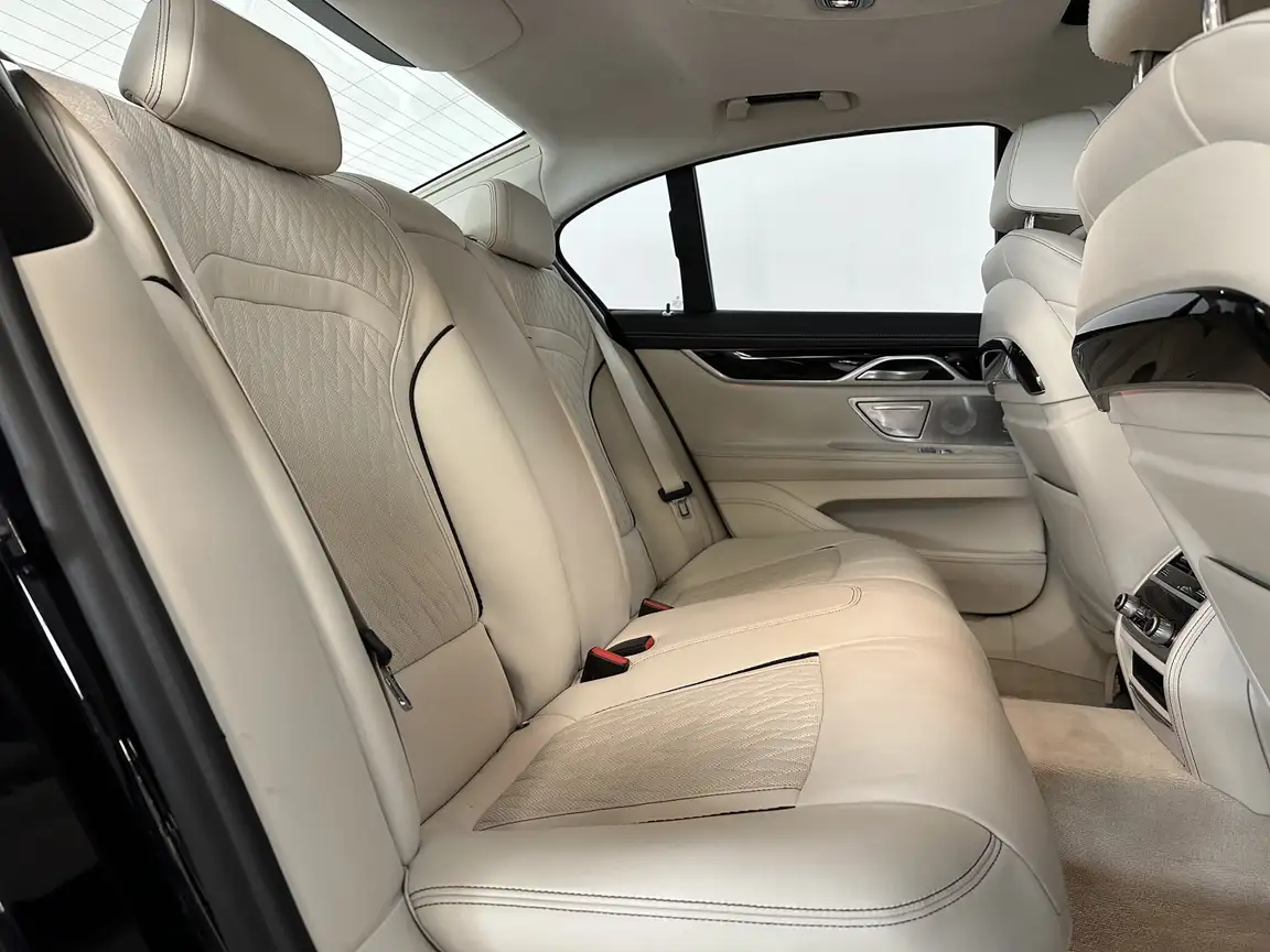 BMW 7 SERIES