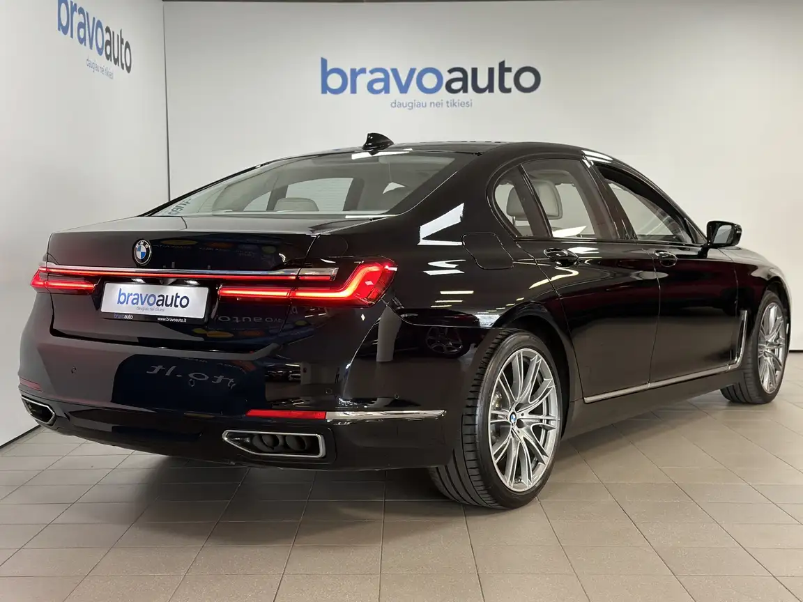BMW 7 SERIES