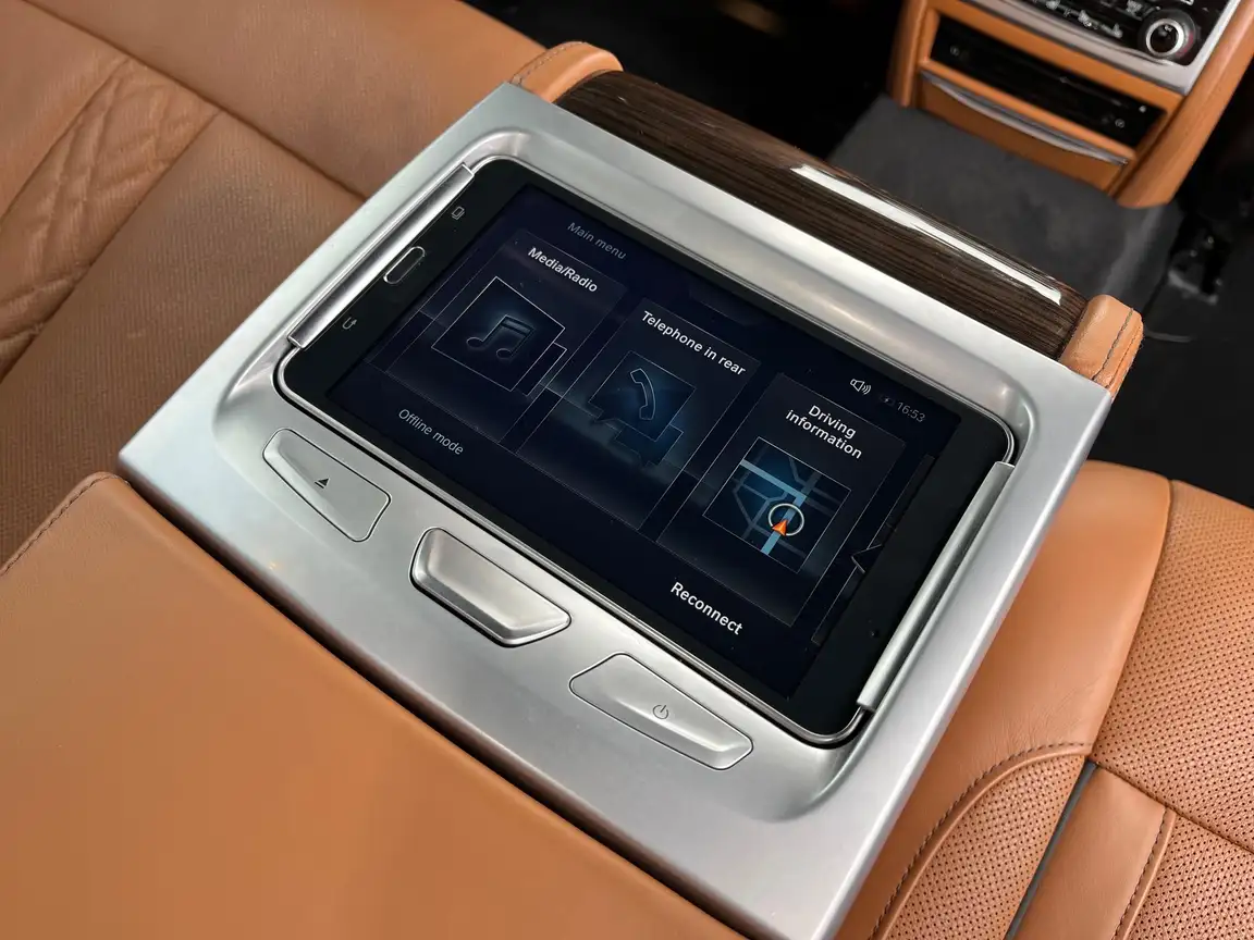BMW 7 SERIES
