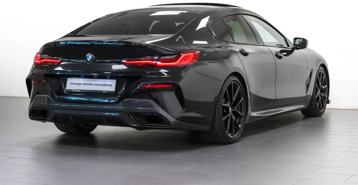 BMW 8 SERIES