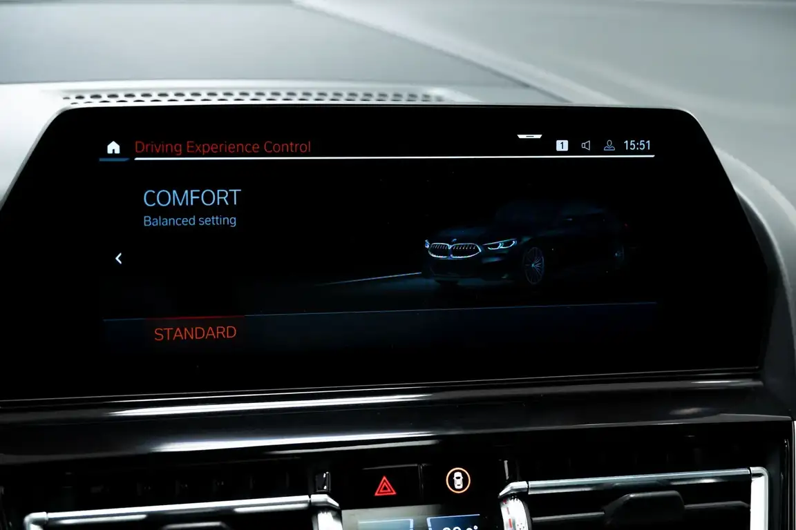 BMW 8 SERIES