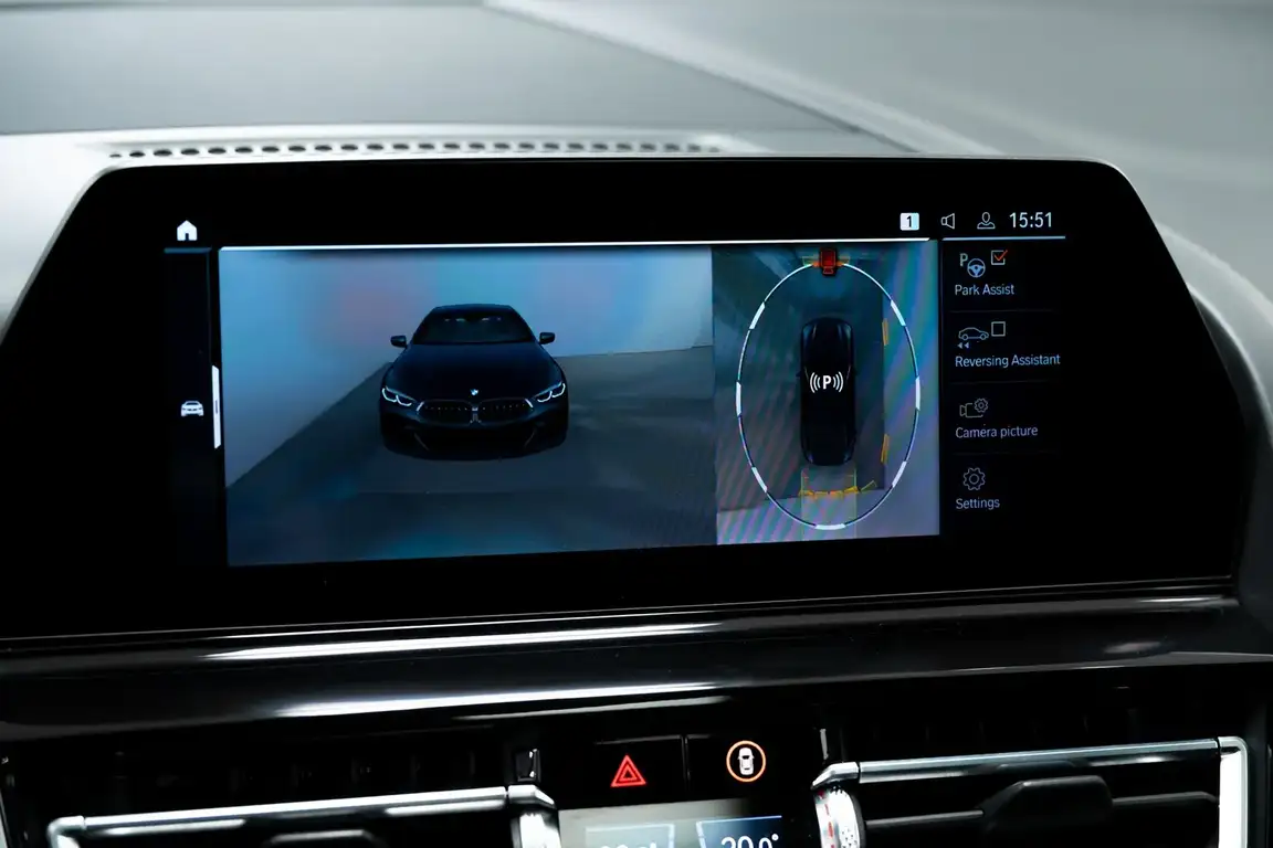BMW 8 SERIES