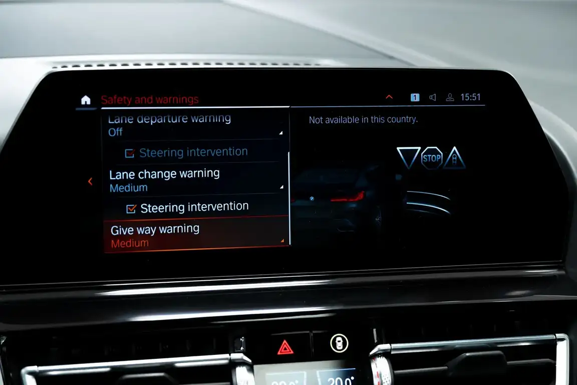 BMW 8 SERIES