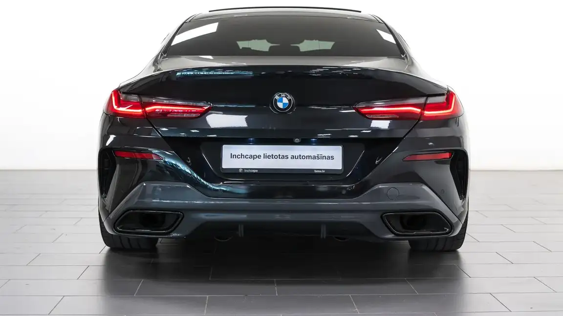 BMW 8 SERIES