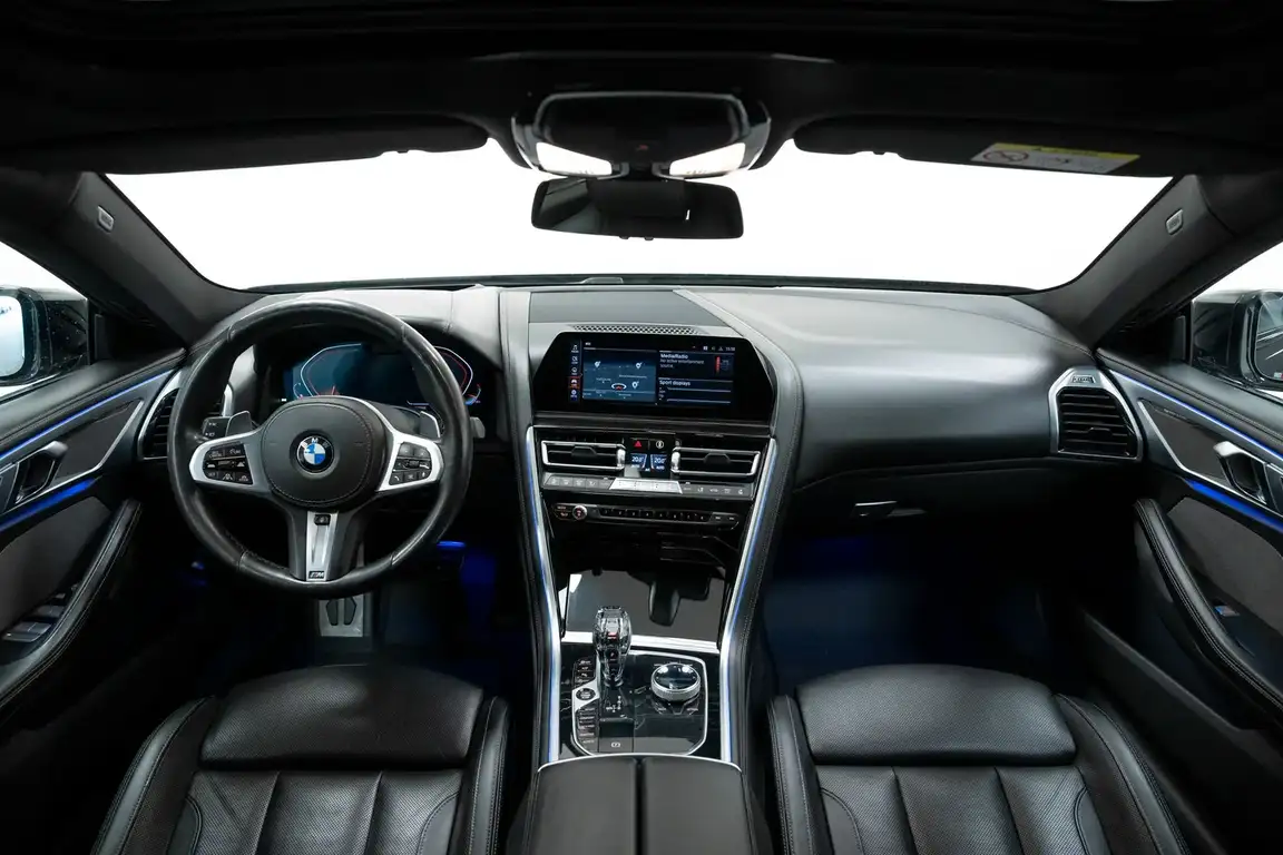 BMW 8 SERIES