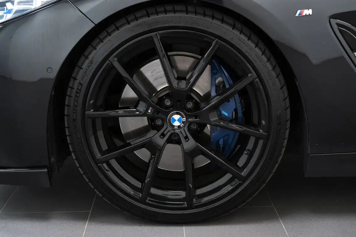 BMW 8 SERIES