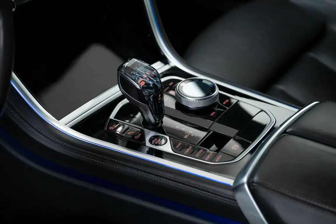 BMW 8 SERIES