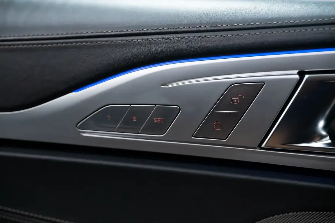 BMW 8 SERIES