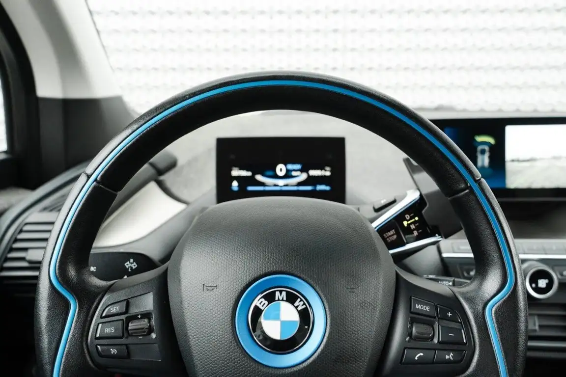 BMW I3