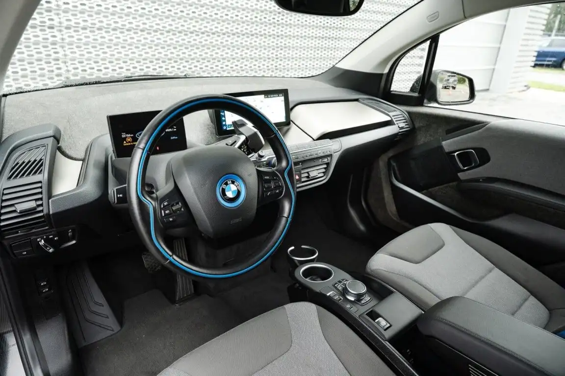 BMW I3