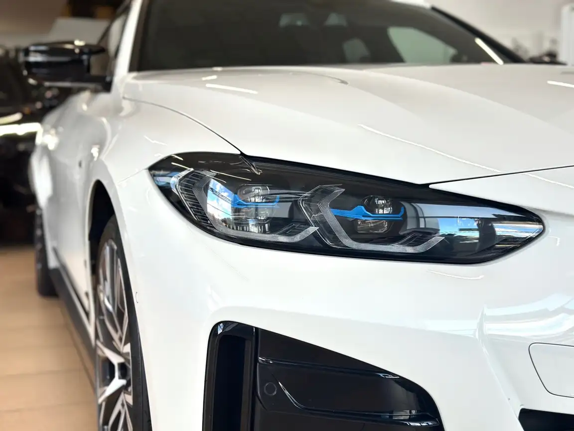 BMW I4