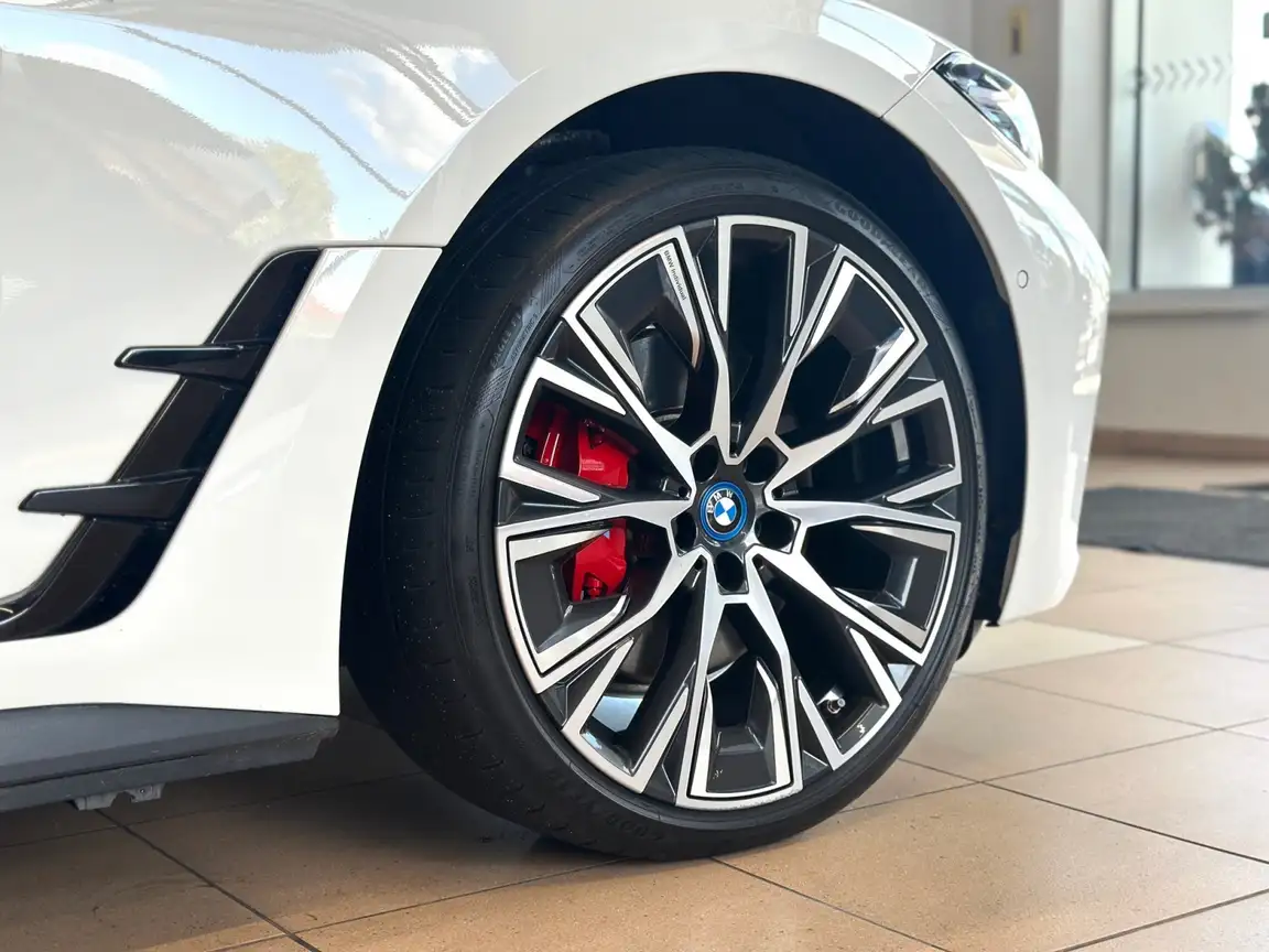 BMW I4