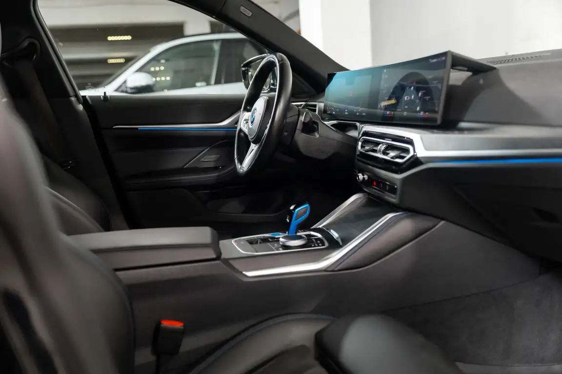 BMW I4