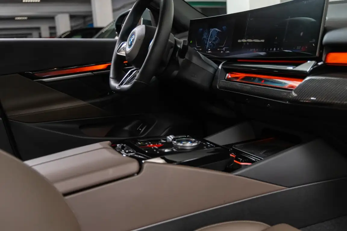 BMW I5
