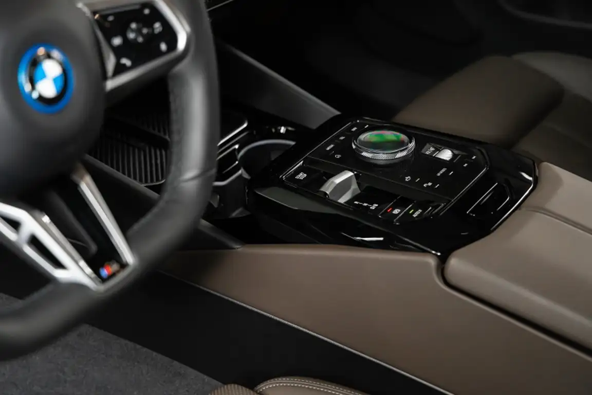 BMW I5