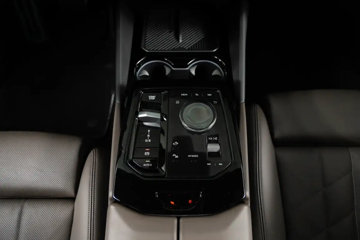 BMW I5