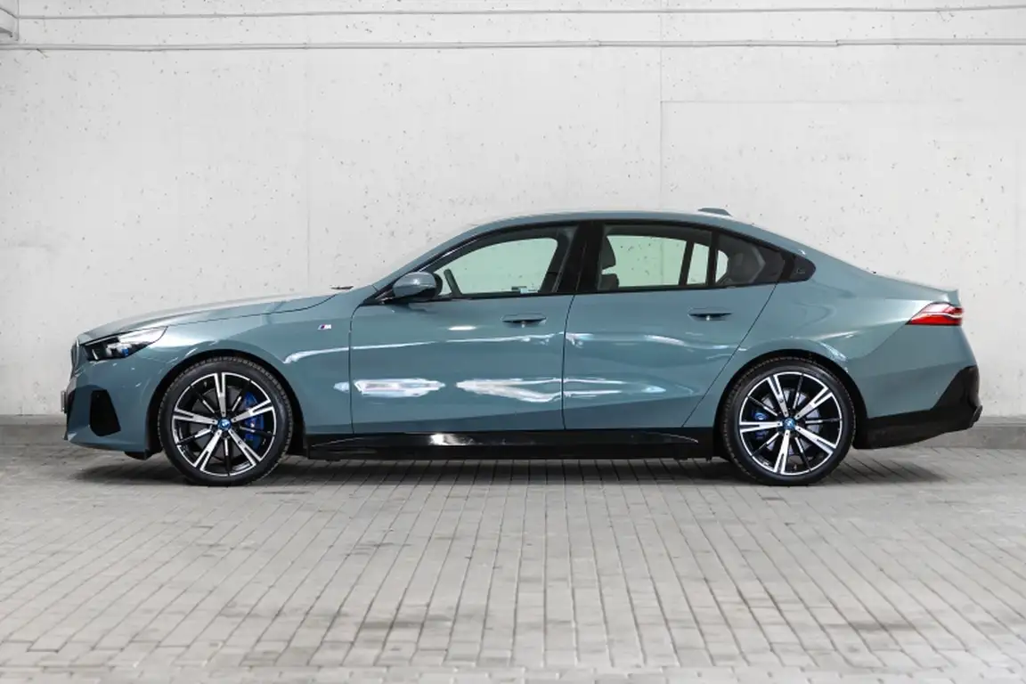 BMW I5
