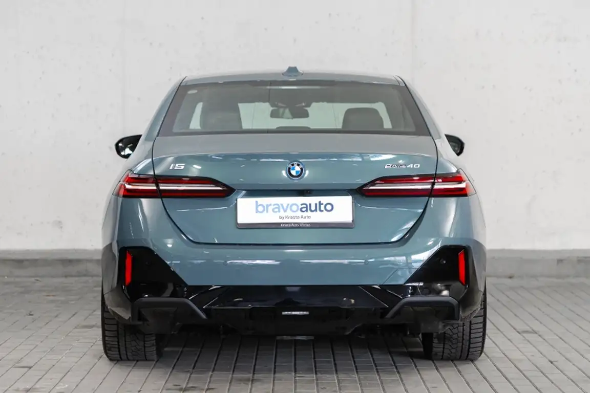 BMW I5