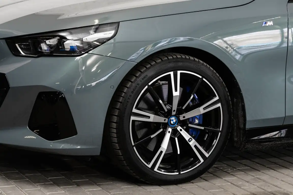 BMW I5