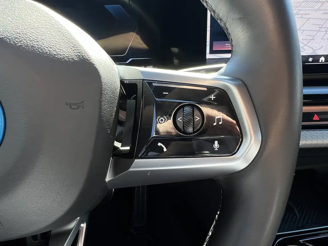 BMW I5