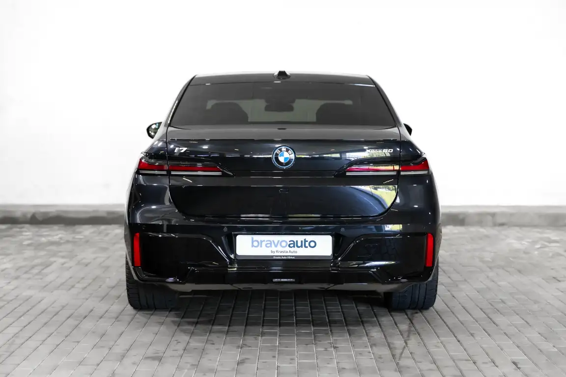 BMW I7