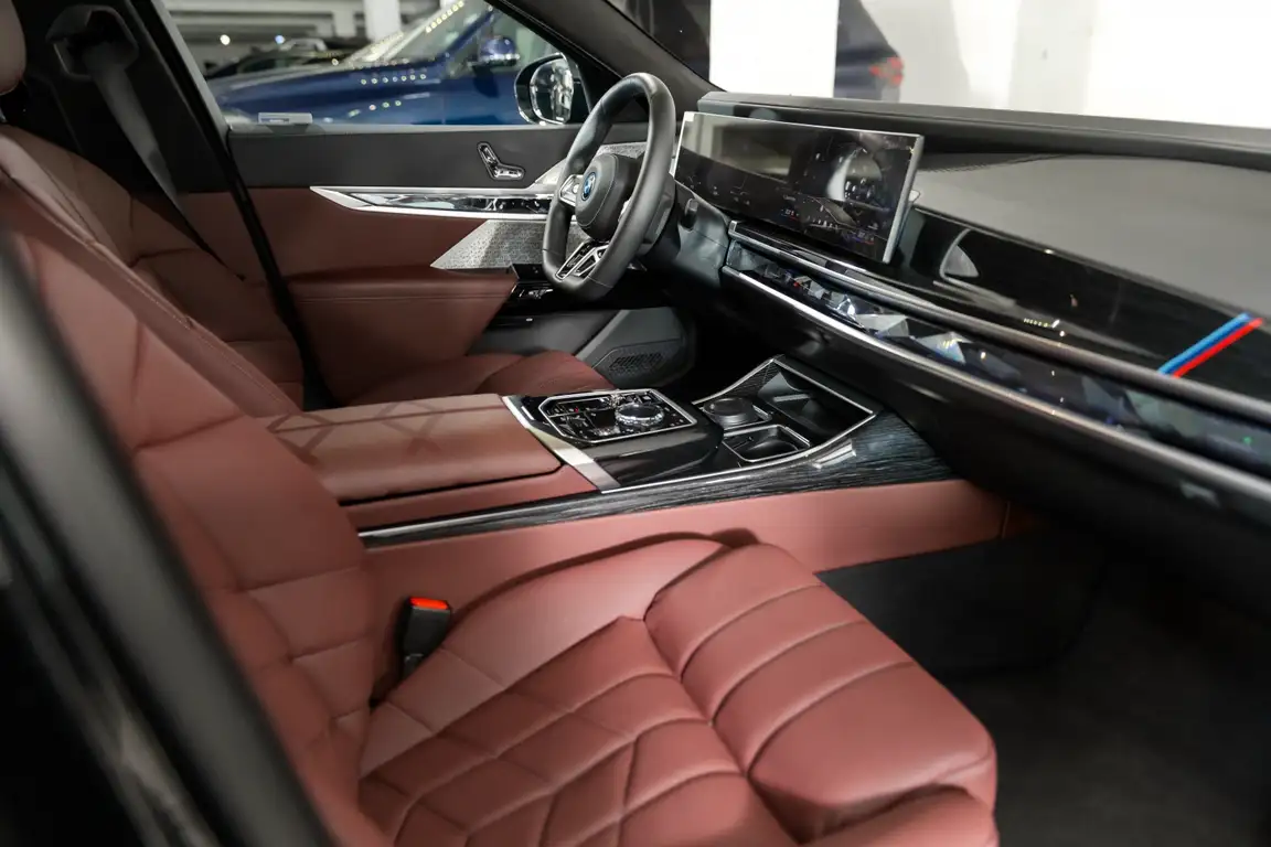 BMW I7