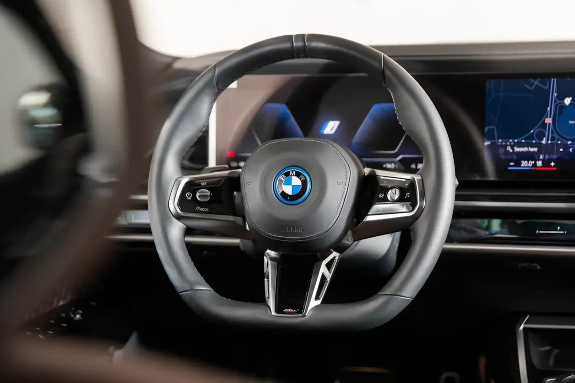 BMW I7