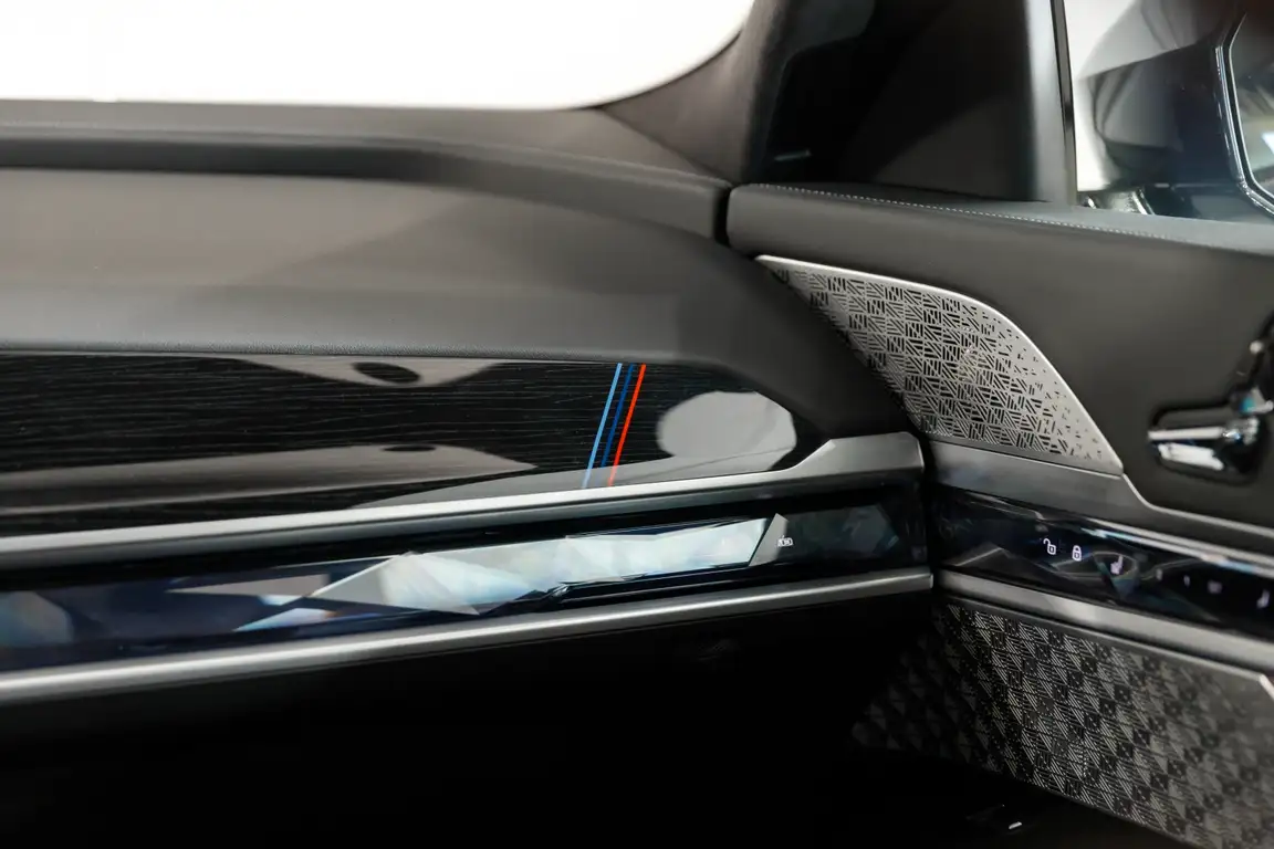 BMW I7