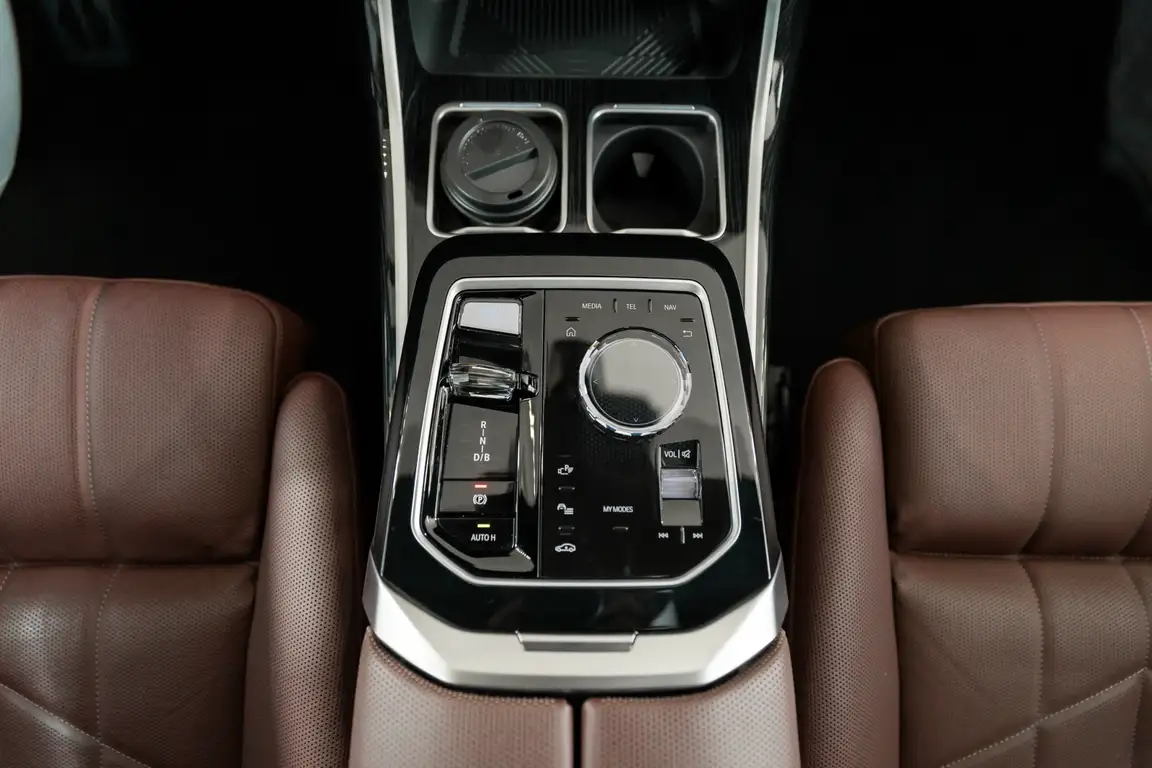 BMW I7