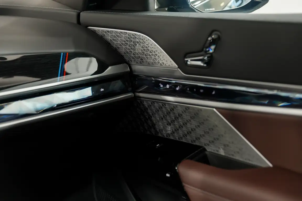 BMW I7