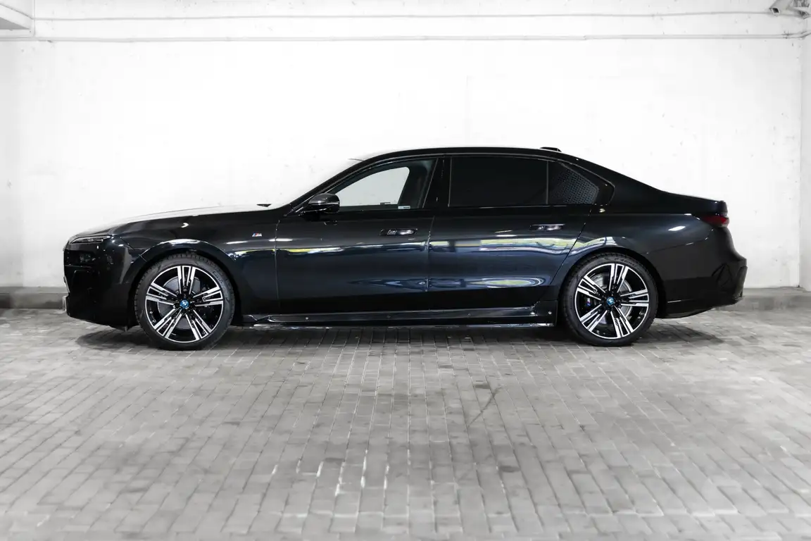 BMW I7