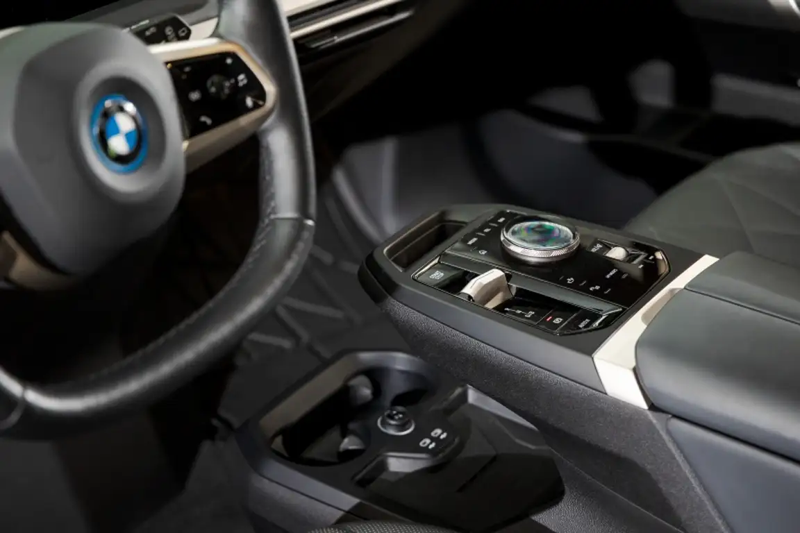 BMW IX
